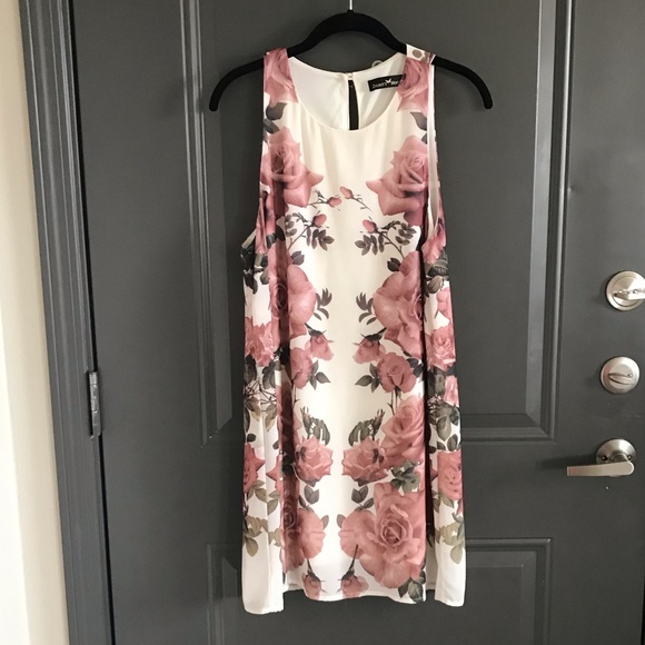 Pinkish & white Floral Dress - Picture 2 of 10